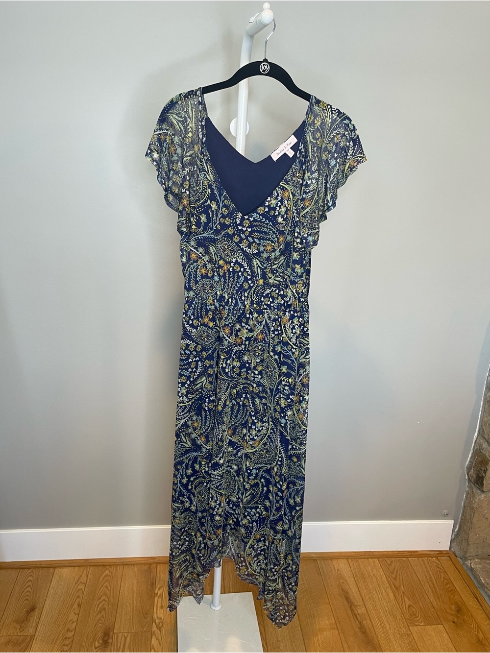 Harlow & Rose Navy Paisley Midi Dress with V-Neck and Flutter Sleeves - Medium